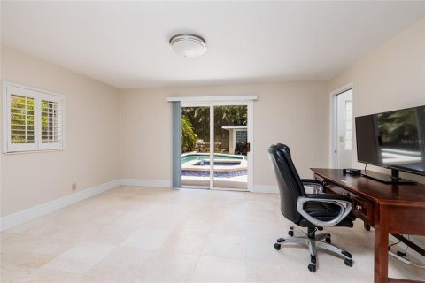 House in Saint Petersburg, Florida 3 bedrooms, 227.42 sq.m. № 2231452 - photo 29