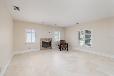 House in Saint Petersburg, Florida 3 bedrooms, 227.42 sq.m. № 2231452 - photo 10