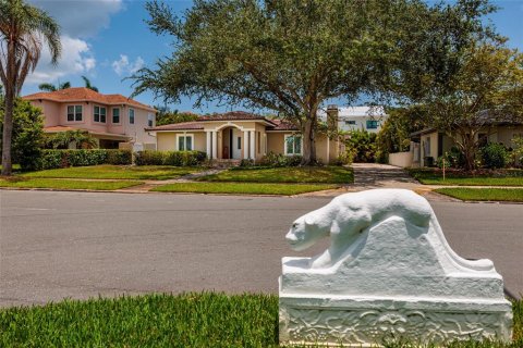 House in Saint Petersburg, Florida 3 bedrooms, 227.42 sq.m. № 2231452 - photo 3