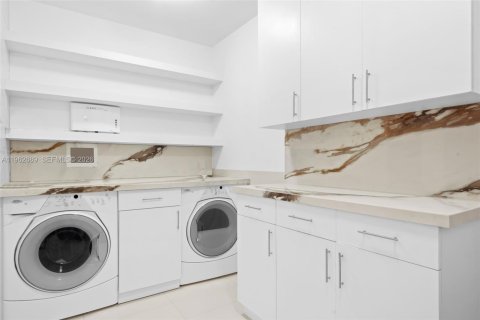Купить кондоминиум в Майами, Флорида 4 спальни, 353.03м2, № 2028033 - фото 17