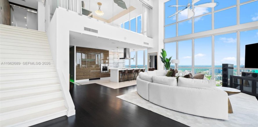 Кондоминиум с 4 спальнями в Майами, Флорида № 2028033