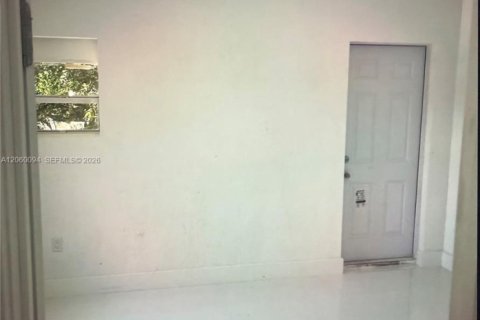 House in Miami, Florida 2 bedrooms, 111.48 sq.m. № 2246550 - photo 7