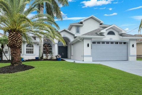 Casa en Cape Coral, Florida 5 dormitorios, 329.99 m2 № 2360893
