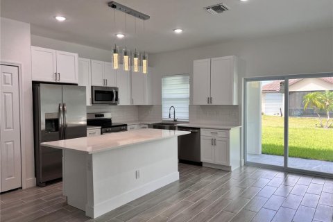 House in Rotonda, Florida 3 bedrooms, 139.91 sq.m. № 1609421 - photo 7