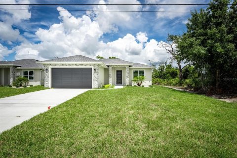 House in Rotonda, Florida 3 bedrooms, 139.91 sq.m. № 1609421 - photo 1