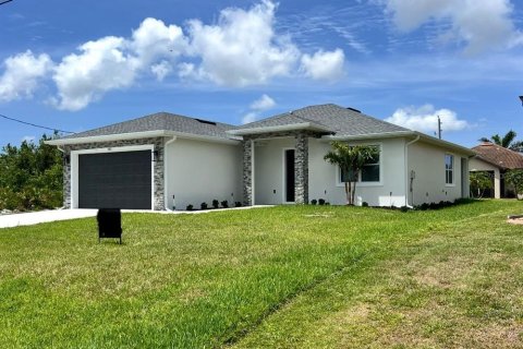 House in Rotonda, Florida 3 bedrooms, 139.91 sq.m. № 1609421 - photo 2