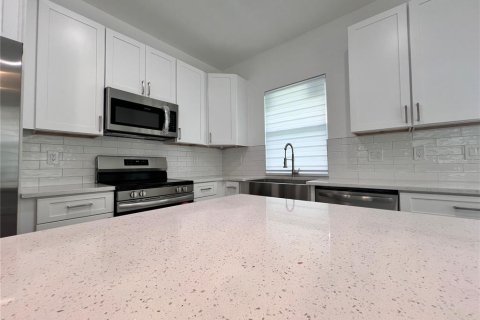 House in Rotonda, Florida 3 bedrooms, 139.91 sq.m. № 1609421 - photo 10