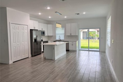 House in Rotonda, Florida 3 bedrooms, 139.91 sq.m. № 1609421 - photo 6