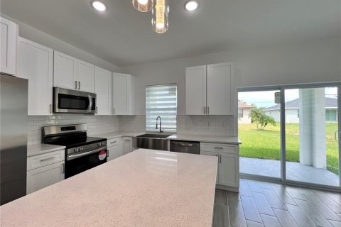 House in Rotonda, Florida 3 bedrooms, 139.91 sq.m. № 1609421 - photo 12