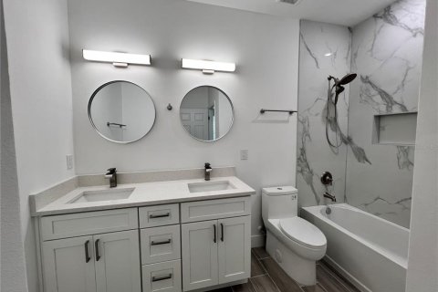 House in Rotonda, Florida 3 bedrooms, 139.91 sq.m. № 1609421 - photo 30
