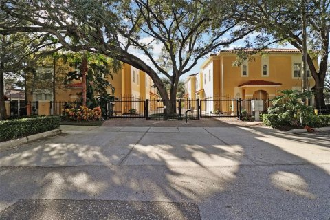 Touwnhouse à Tampa, Floride 3 chambres, 141.3 m2 № 2167130
