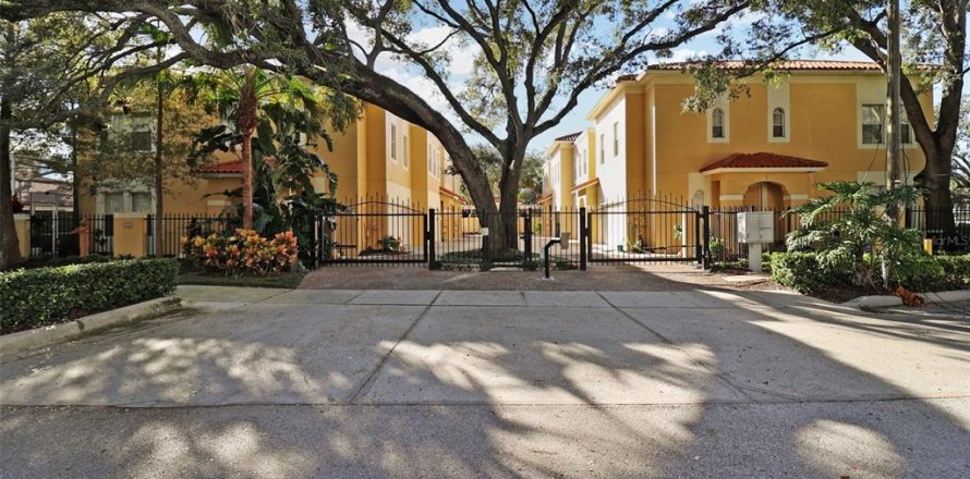 Touwnhouse à Tampa, Floride 3 chambres, 141.3 m2 № 2167130