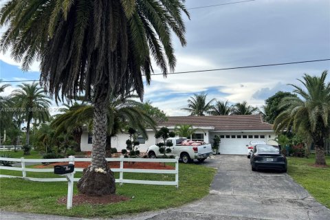 Casa en Plantation, Florida 3 dormitorios, 180.04 m2 № 2071156