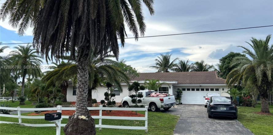 Casa en Plantation, Florida 3 dormitorios, 180.04 m2 № 2071156