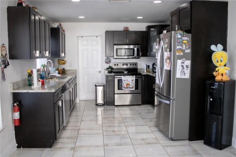 Villa ou maison à vendre à Tampa, Floride: 3 chambres, 163.97 m2 № 1816296 - photo 6