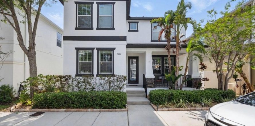 House in Tampa, Florida 4 bedrooms, 201.41 sq.m. № 1679304