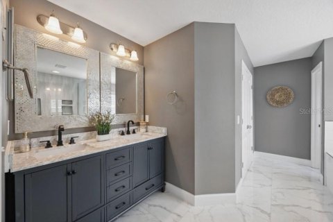 House in Tampa, Florida 4 bedrooms, 201.41 sq.m. № 1679304 - photo 24
