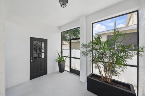 House in Tampa, Florida 4 bedrooms, 201.41 sq.m. № 1679304 - photo 28