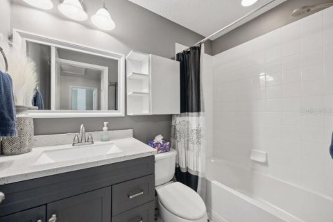 House in Tampa, Florida 4 bedrooms, 201.41 sq.m. № 1679304 - photo 18