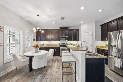 House in Tampa, Florida 4 bedrooms, 201.41 sq.m. № 1679304 - photo 13