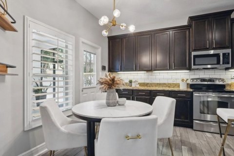 House in Tampa, Florida 4 bedrooms, 201.41 sq.m. № 1679304 - photo 12