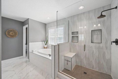 House in Tampa, Florida 4 bedrooms, 201.41 sq.m. № 1679304 - photo 25