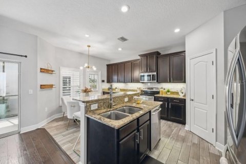 House in Tampa, Florida 4 bedrooms, 201.41 sq.m. № 1679304 - photo 14