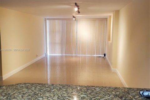 Condo in Hallandale Beach, Florida, 1 bedroom  № 2080747 - photo 8