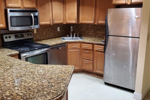 Condo in Hallandale Beach, Florida, 1 bedroom  № 2080747 - photo 6