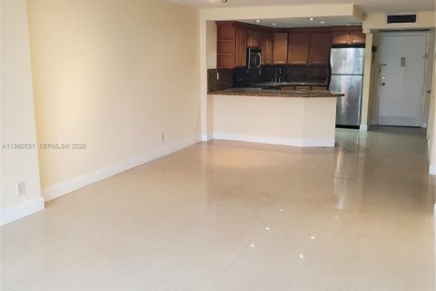 Condo in Hallandale Beach, Florida, 1 bedroom  № 2080747 - photo 14