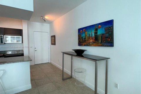 Condo in Miami, Florida, 1 bedroom  № 1971414 - photo 7