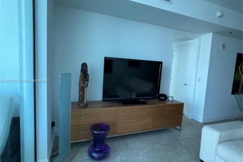 Condo in Miami, Florida, 1 bedroom  № 1971414 - photo 12