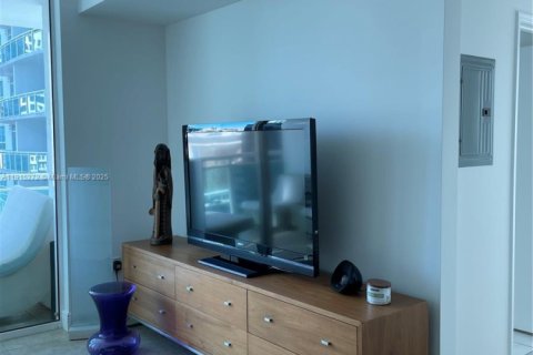 Condo in Miami, Florida, 1 bedroom  № 1971414 - photo 11