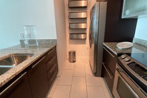Condo in Miami, Florida, 1 bedroom  № 1971414 - photo 9