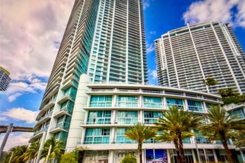 Condominio en Miami, Florida, 1 dormitorio  № 2154450