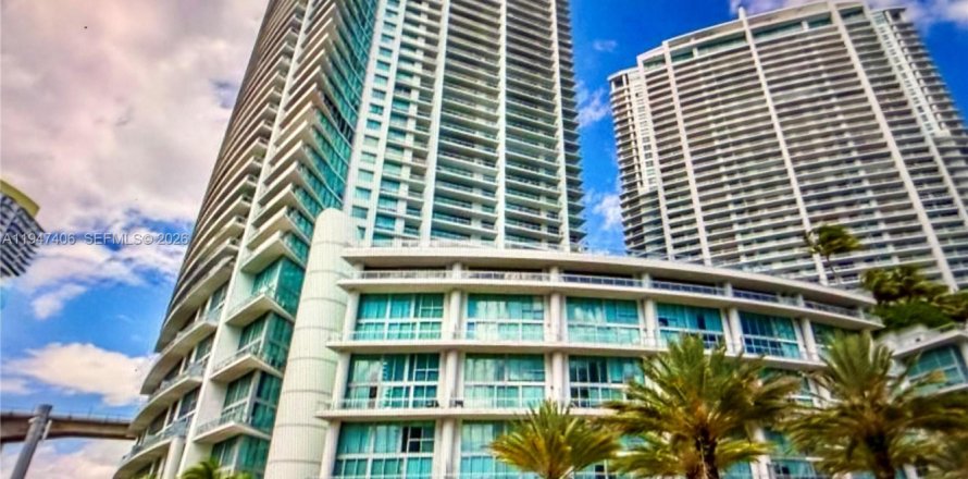 Condominio en Miami, Florida, 1 dormitorio  № 2154450