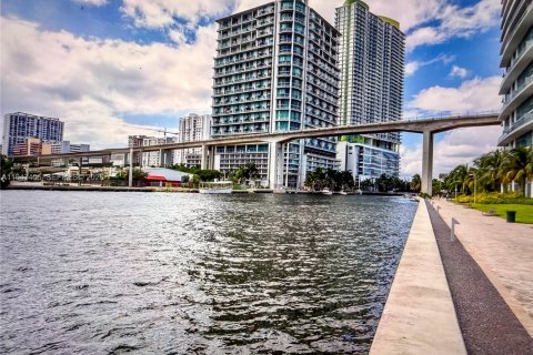 Condominio en venta en Miami, Florida, 1 dormitorio, 70.98 m2 № 2154450 - foto 14
