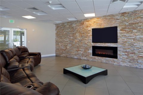 Copropriété à louer à Miami, Floride: 2 chambres, 97.36 m2 № 1970311 - photo 25