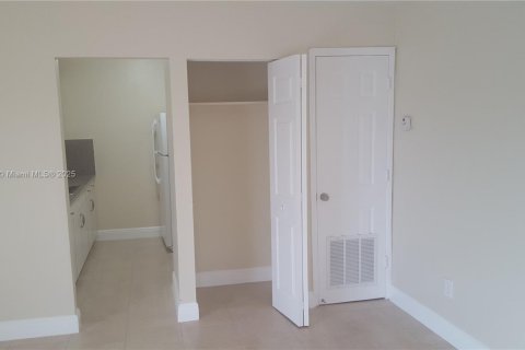 Casa en alquiler en Miami Gardens, Florida, 3 dormitorios, 94.3 m2 № 2018943 - foto 4