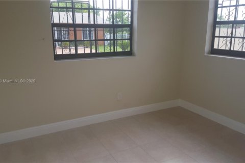 Casa en alquiler en Miami Gardens, Florida, 3 dormitorios, 94.3 m2 № 2018943 - foto 9