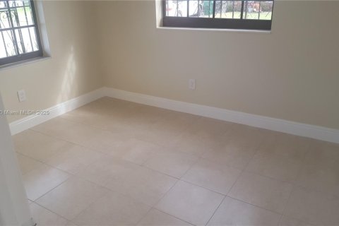 Casa en alquiler en Miami Gardens, Florida, 3 dormitorios, 94.3 m2 № 2018943 - foto 7