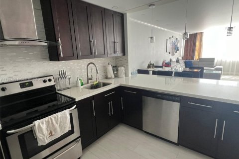 Кондоминиум с 1 спальней в Майами, Флорида № 2046545