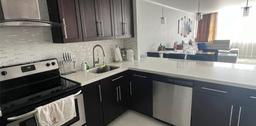 Кондоминиум с 1 спальней в Майами, Флорида № 2046545