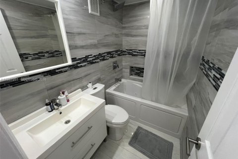 Купить кондоминиум в Майами, Флорида 1 спальня, 79.99м2, № 2046545 - фото 11