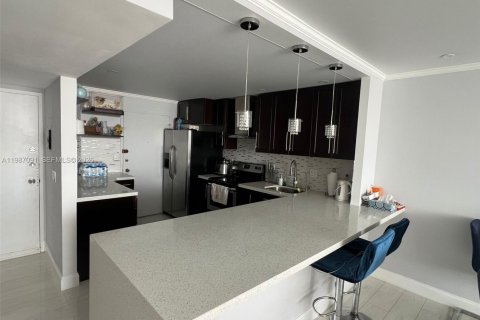 Купить кондоминиум в Майами, Флорида 1 спальня, 79.99м2, № 2046545 - фото 4