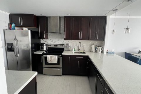 Купить кондоминиум в Майами, Флорида 1 спальня, 79.99м2, № 2046545 - фото 3