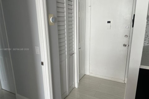 Купить кондоминиум в Майами, Флорида 1 спальня, 79.99м2, № 2046545 - фото 25