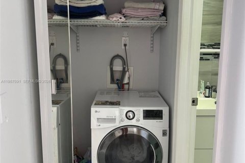 Купить кондоминиум в Майами, Флорида 1 спальня, 79.99м2, № 2046545 - фото 14