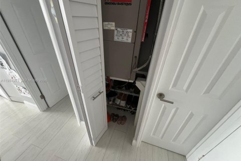 Купить кондоминиум в Майами, Флорида 1 спальня, 79.99м2, № 2046545 - фото 26