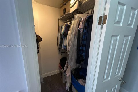 Купить кондоминиум в Майами, Флорида 1 спальня, 79.99м2, № 2046545 - фото 19